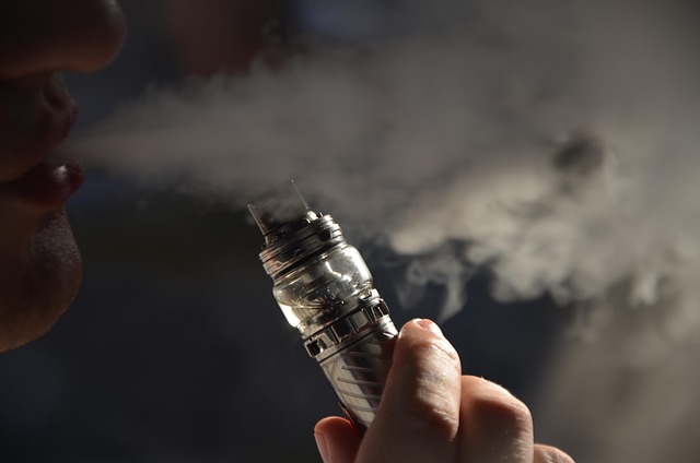 Elektronické cigarety kupuje hodně lidí. 